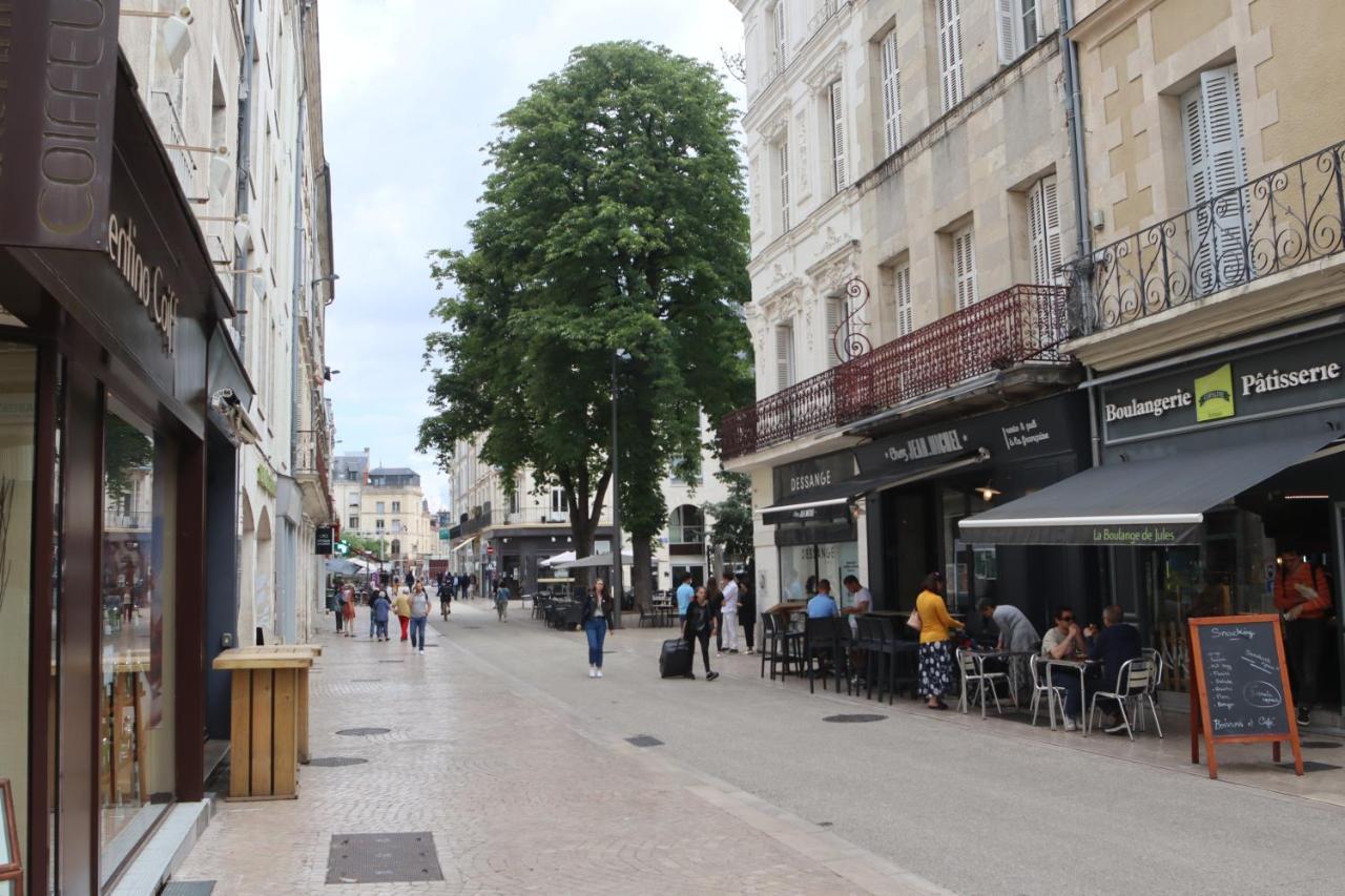 Chambres Poitiers Centre Ville - Salle De Bain, Refrigerateur, Tv Et Machine A Cafe Privatifs - Cuisine Commune - Terrasse - Hotel De Ville A 200M Kültér fotó